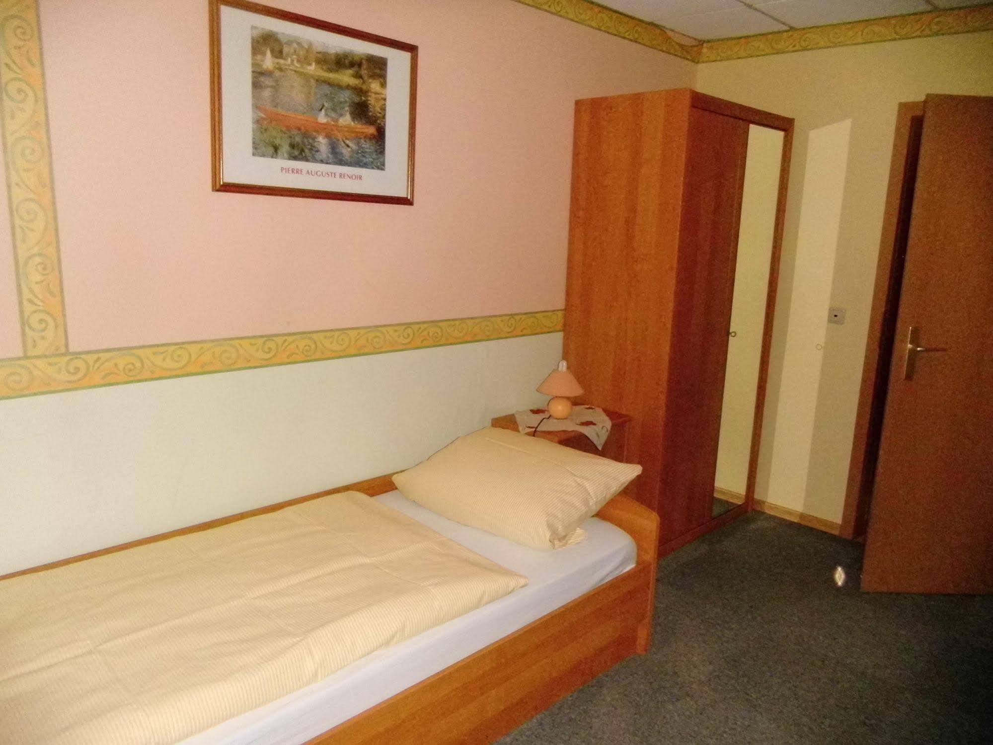 Hotel-Garni "Hof Von Hannover" Wittmund Eksteriør bilde