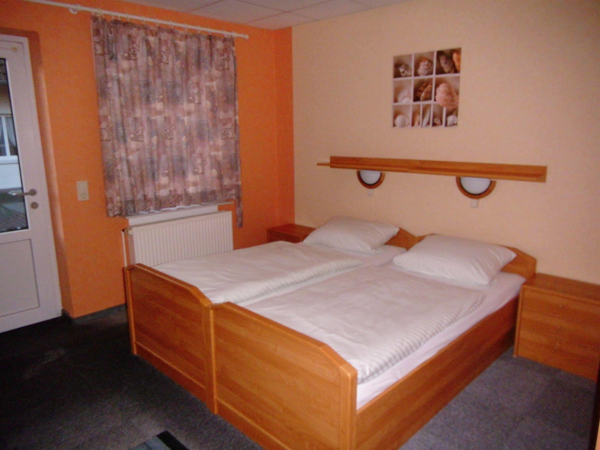 Hotel-Garni "Hof Von Hannover" Wittmund Eksteriør bilde